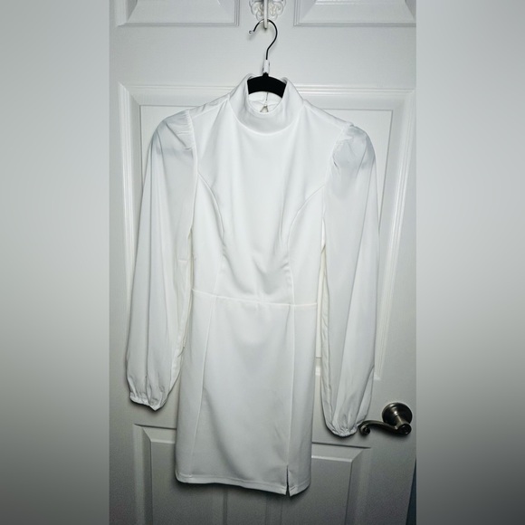 Lulus Exceptionally Flirty White Long Sleeve Backless Mini Dress Size XS NWOT - Picture 9 of 12
